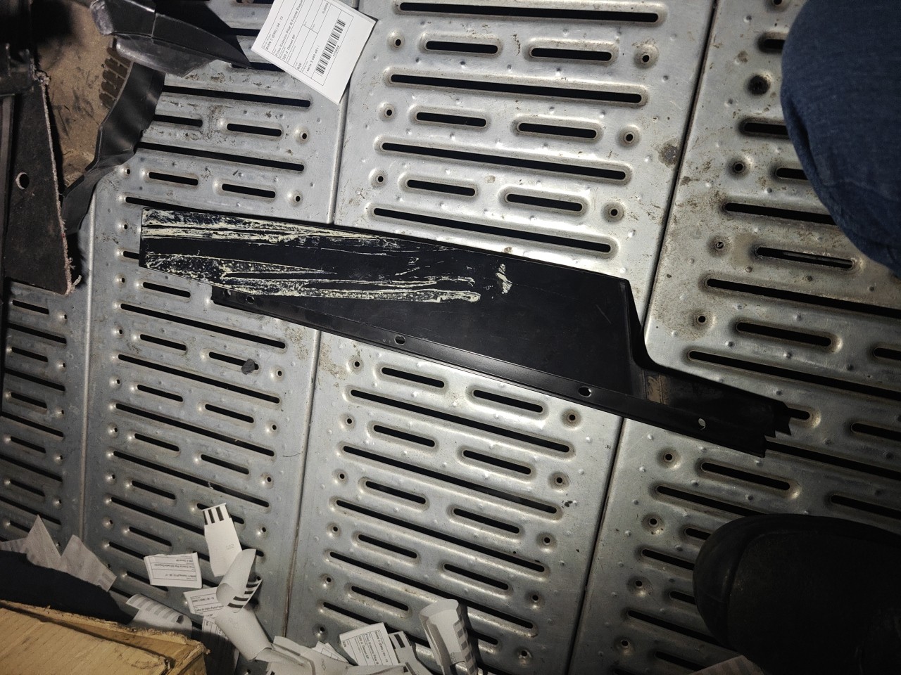 Friso Exterior Pilar B Frente Esquerdo BMW 3 (E90) | 04 - 12