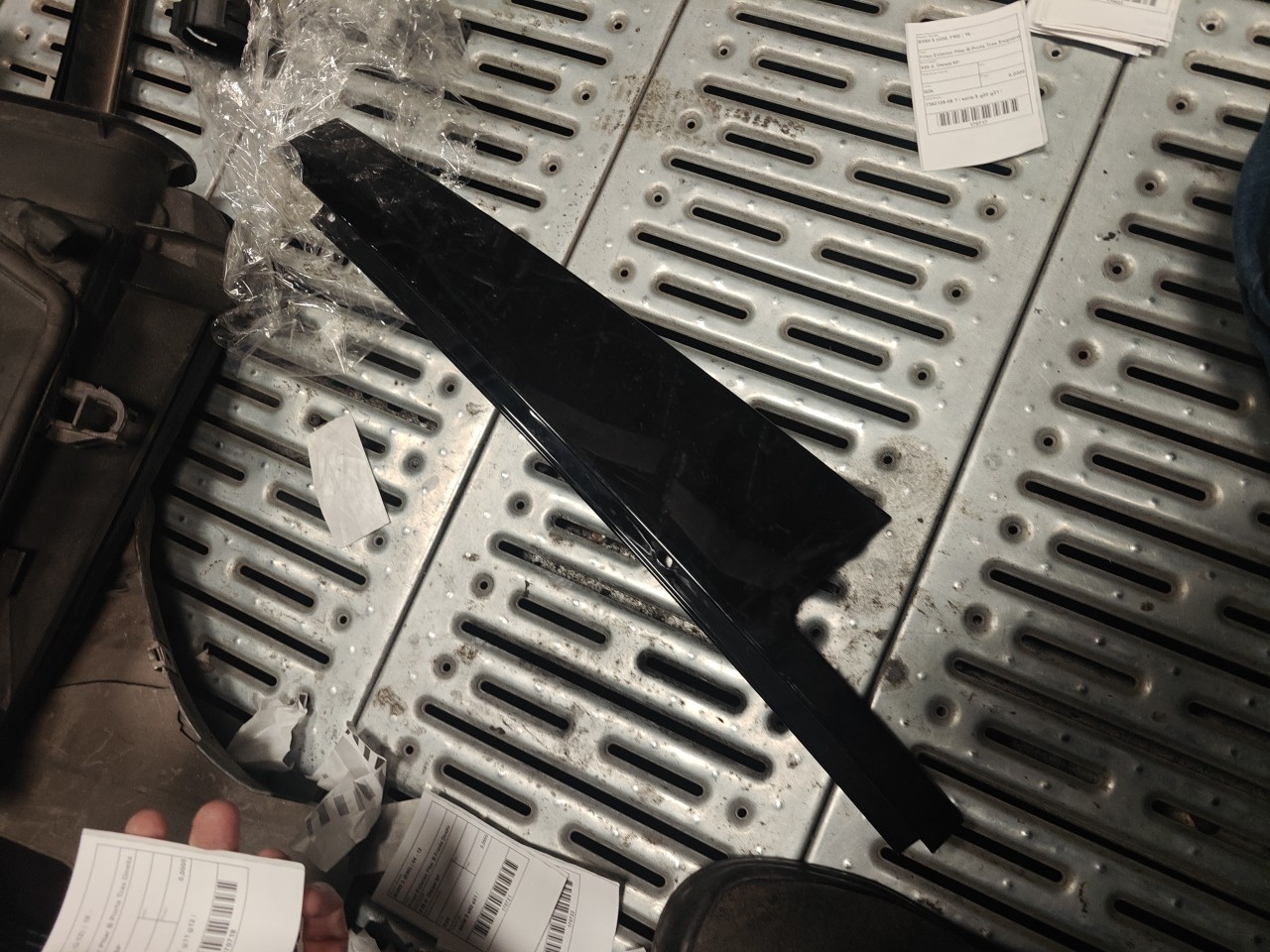 Friso Exterior Pilar B Porta Tras Direita BMW 7 (G11, G12) | 15 - 