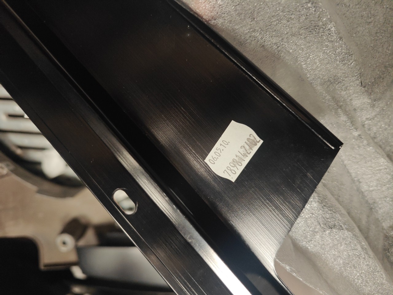 Friso Exterior Pilar B Frente Direito BMW 5 (E60) | 01 - 10 Imagem-4 Friso Exterior Pilar B Frente Direito BMW 5 (E60) | 01 - 10 Imagem-4