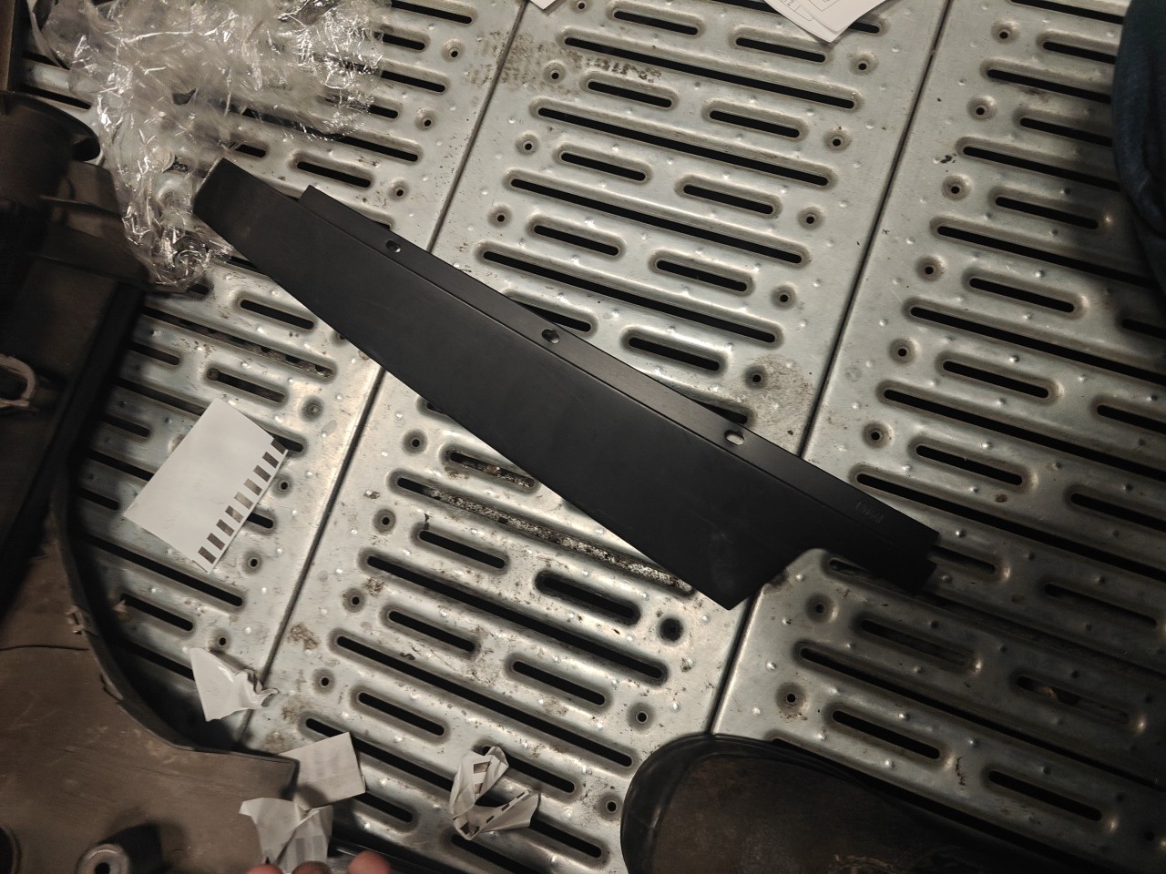 Friso Exterior Pilar B Frente Direito BMW 5 (E60) | 01 - 10