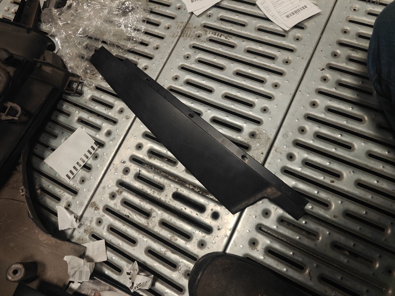 Friso Exterior Pilar B Frente Direito BMW 5 (E60) | 01 - 10