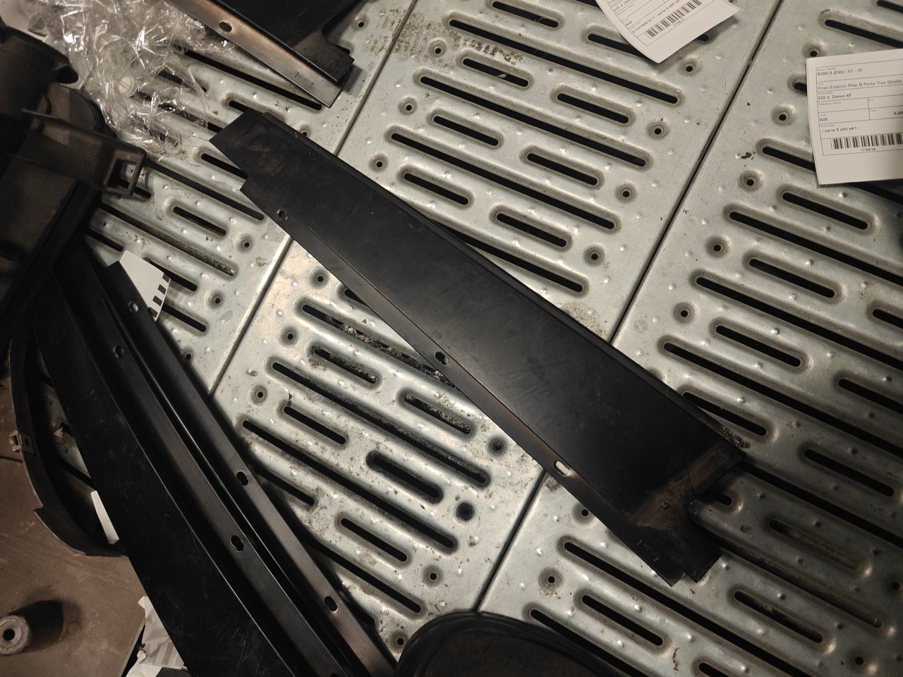 Friso Exterior Pilar B Porta Tras Direita BMW 5 (E60) | 01 - 10