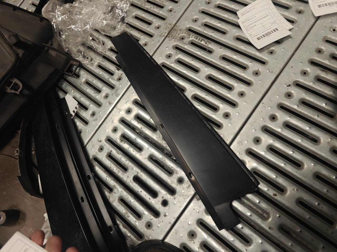 Friso Exterior Pilar B Porta Tras Direita BMW 5 (E60) | 01 - 10