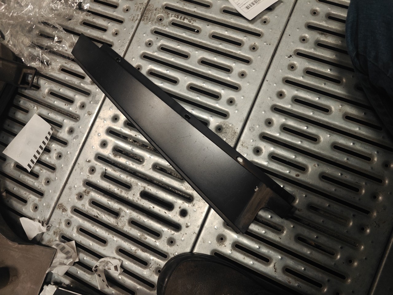 Friso Exterior Pilar B Porta Tras Esquerda BMW 5 (E60) | 01 - 10