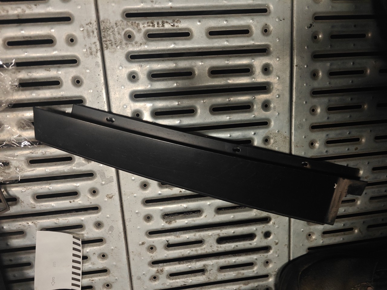 Friso Exterior Pilar B Porta Tras Esquerda BMW 5 (E60) | 01 - 10 Imagem-1 Friso Exterior Pilar B Porta Tras Esquerda BMW 5 (E60) | 01 - 10 Imagem-1