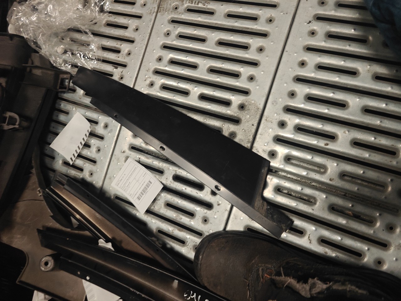 Friso Exterior Pilar B Frente Esquerdo BMW 5 (E60) | 01 - 10 Imagem-0 Friso Exterior Pilar B Frente Esquerdo BMW 5 (E60) | 01 - 10 Imagem-0