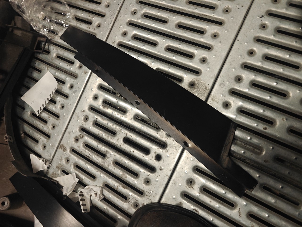 Friso Exterior Pilar B Frente Esquerdo BMW 5 (E60) | 01 - 10 Imagem-0 Friso Exterior Pilar B Frente Esquerdo BMW 5 (E60) | 01 - 10 Imagem-0