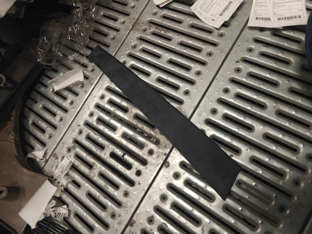 Friso Exterior Pilar B Porta Tras Direita BMW 3 (E36) | 90 - 98