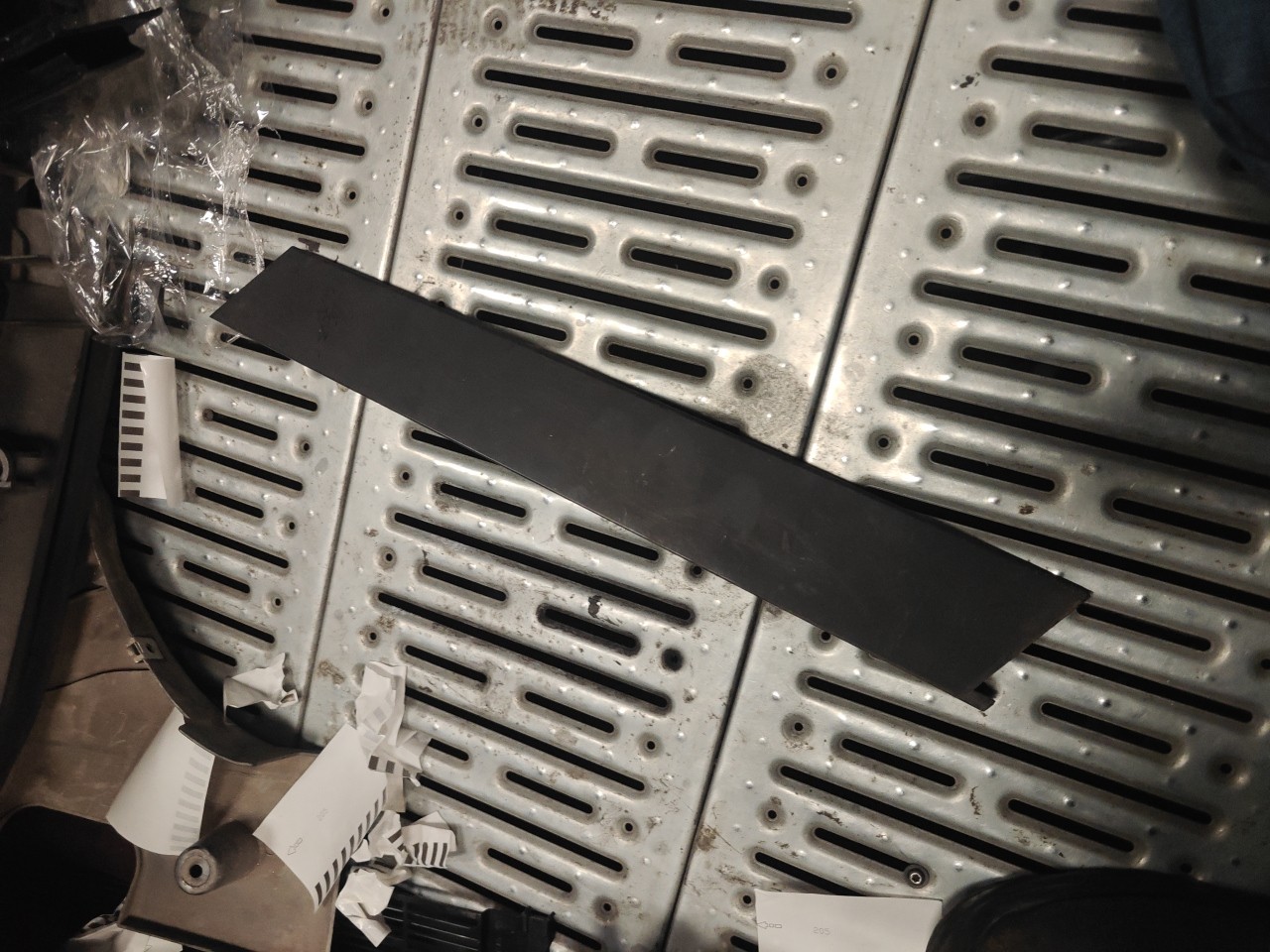 Friso Exterior Pilar B Frente Esquerdo BMW 5 Touring (E34) | 91 - 96