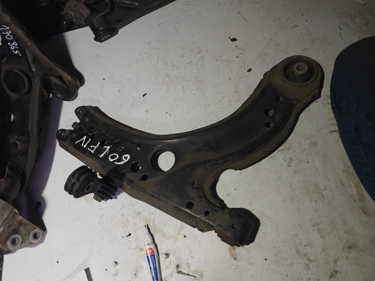 Braço de Suspensão Inferior Frente Esquerdo VOLKSWAGEN GOLF V (1K1) | 03 - 09