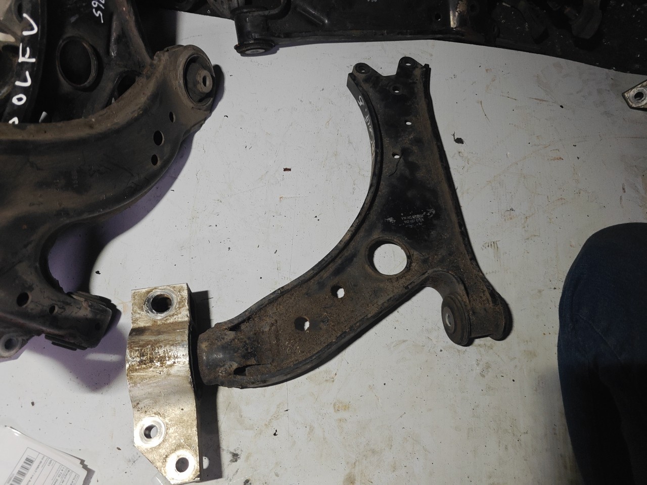 Braço de Suspensão Inferior Frente Esquerdo VOLKSWAGEN GOLF V (1K1) | 03 - 09