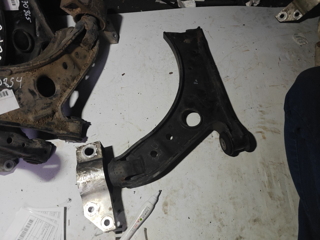 Braço de Suspensão Inferior Frente Esquerdo VOLKSWAGEN GOLF V (1K1) | 03 - 09