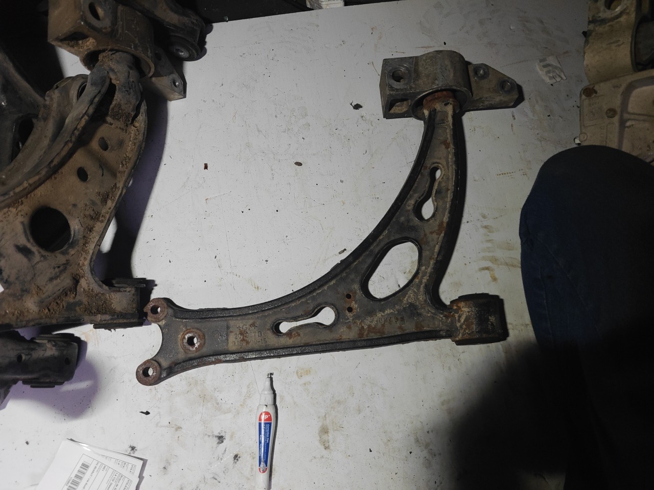 Braço de Suspensão Inferior Frente Esquerdo VOLKSWAGEN GOLF V (1K1) | 03 - 09