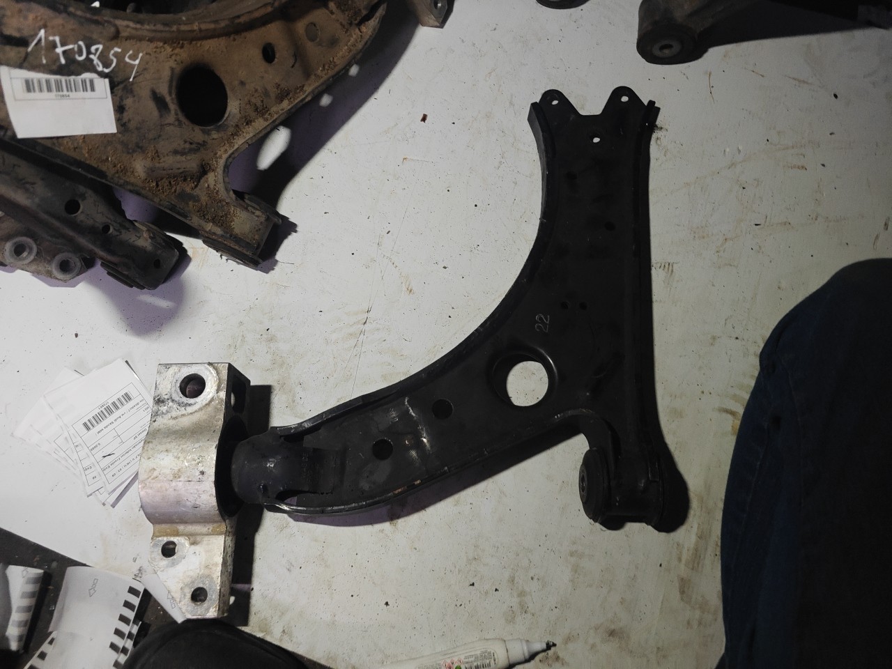 Braço de Suspensão Inferior Frente Esquerdo VOLKSWAGEN GOLF V (1K1) | 03 - 09