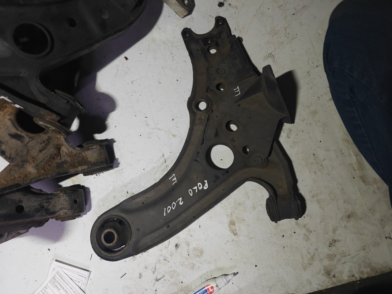 Braço de Suspensão Inferior Frente Esquerdo VOLKSWAGEN GOLF V (1K1) | 03 - 09