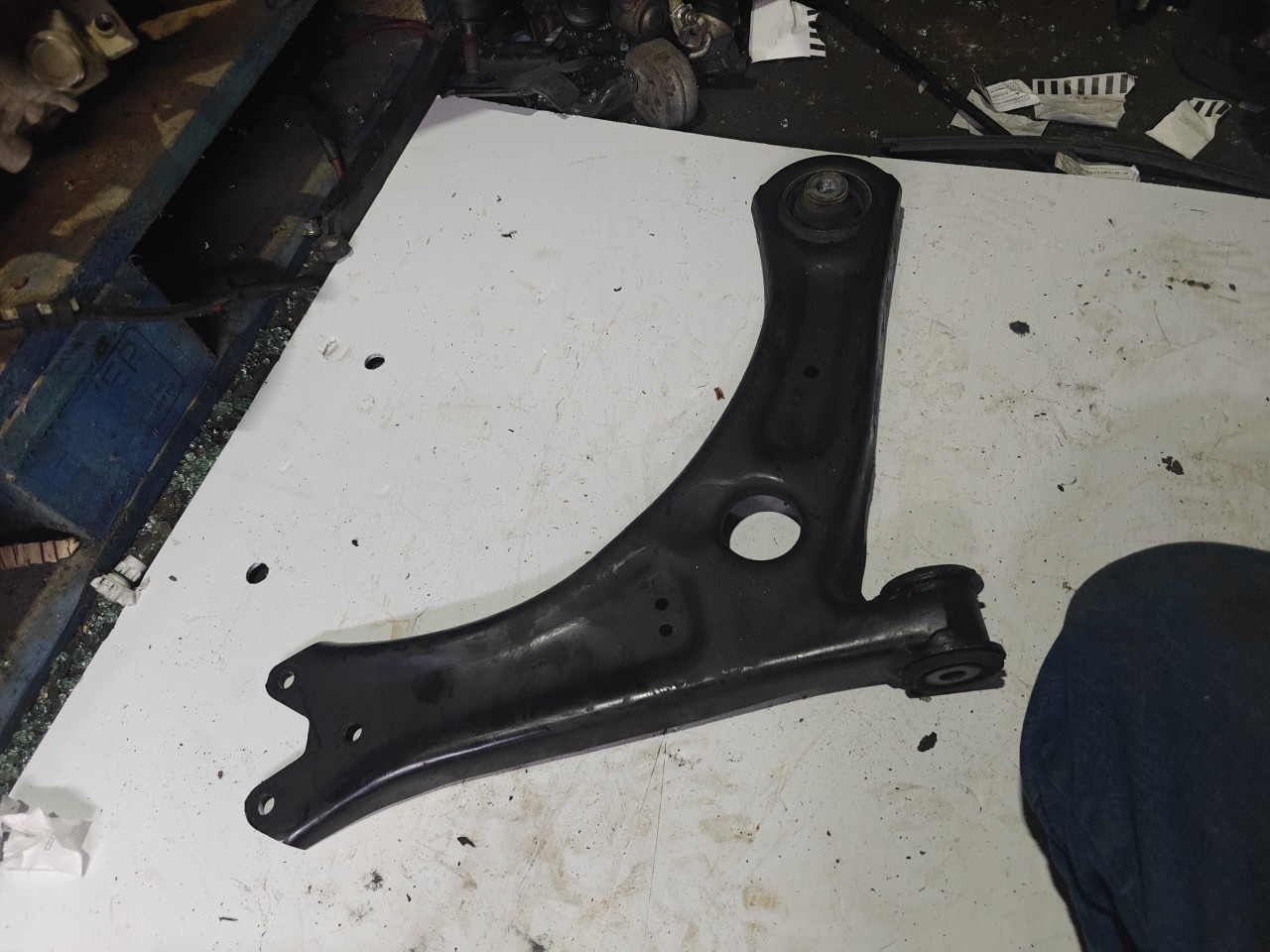 Braço de Suspensão Inferior Frente Esquerdo VOLKSWAGEN GOLF V (1K1) | 03 - 09