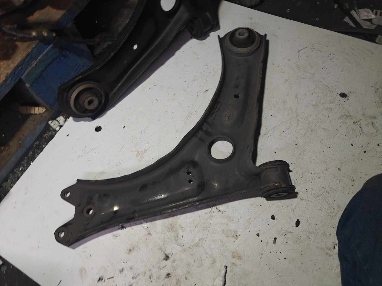 Braço de Suspensão Inferior Frente Esquerdo VOLKSWAGEN GOLF V (1K1) | 03 - 09