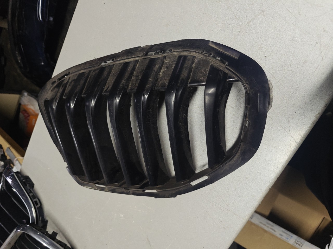 Grelha Superior Esquerda do Parachoques Frente BMW 1 (F40) | 19 - 