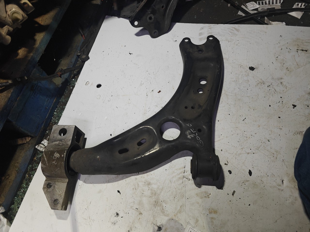 Braço de Suspensão Inferior Frente Esquerdo VOLKSWAGEN GOLF VI (5K1) | 08 - 14