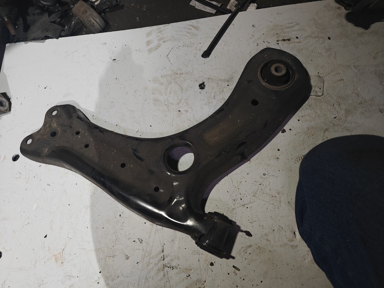 Braço de Suspensão Inferior Frente Direito VOLKSWAGEN POLO (6R1, 6C1) | 09 - 