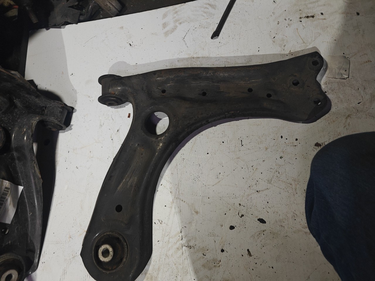 Braço de Suspensão Inferior Frente Direito VOLKSWAGEN POLO (6R1, 6C1) | 09 - 