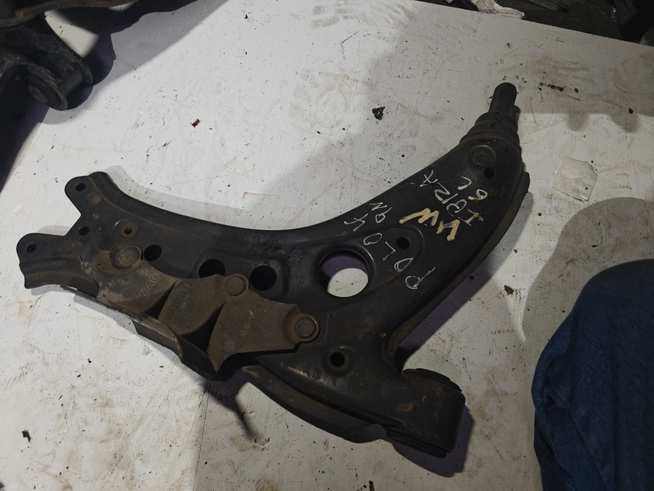 Braço de Suspensão Inferior Frente Direito VOLKSWAGEN POLO (9N_) | 01 - 14