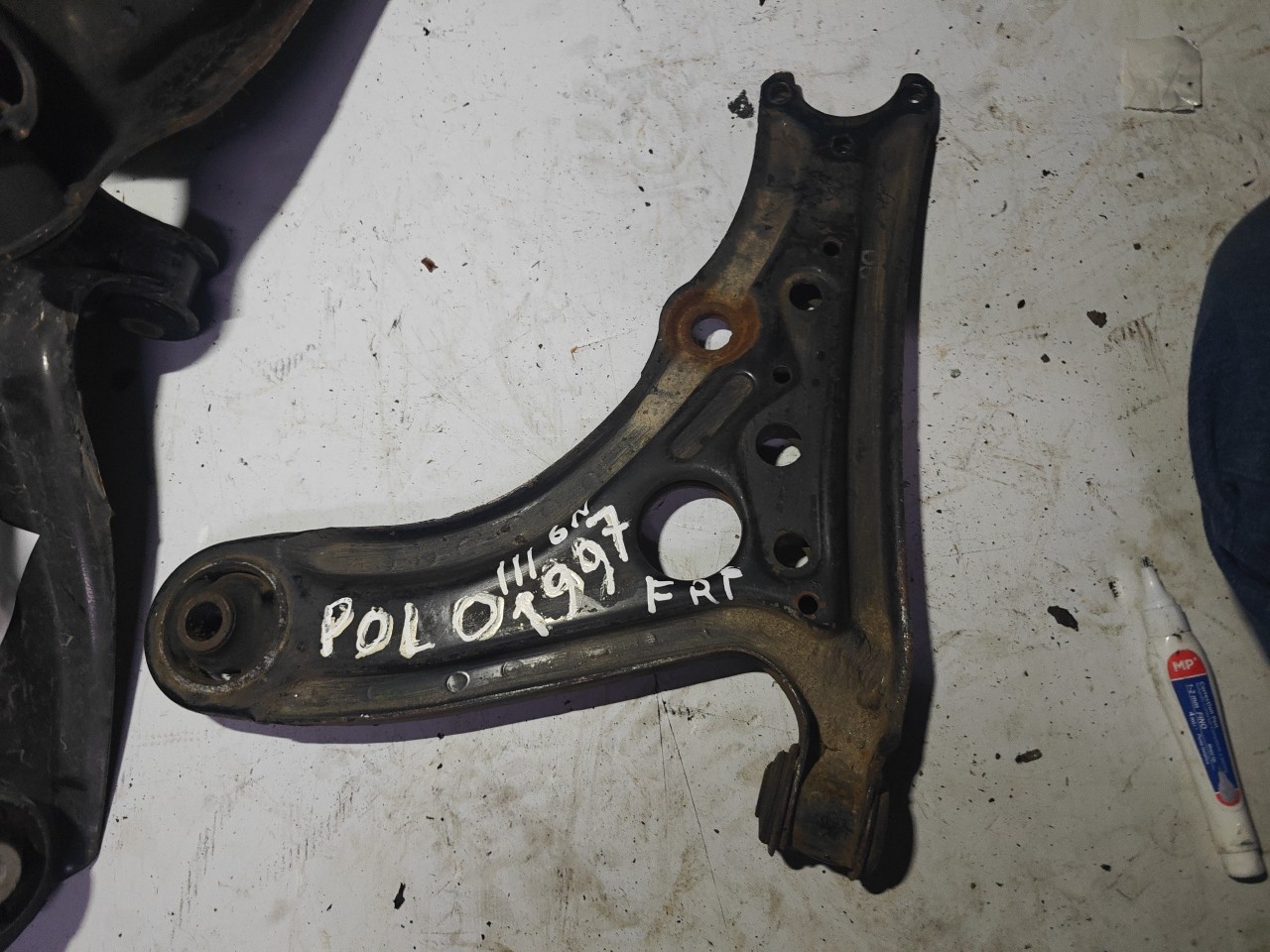 Braço de Suspensão Inferior Frente Esquerdo VOLKSWAGEN POLO (6N1) | 94 - 99