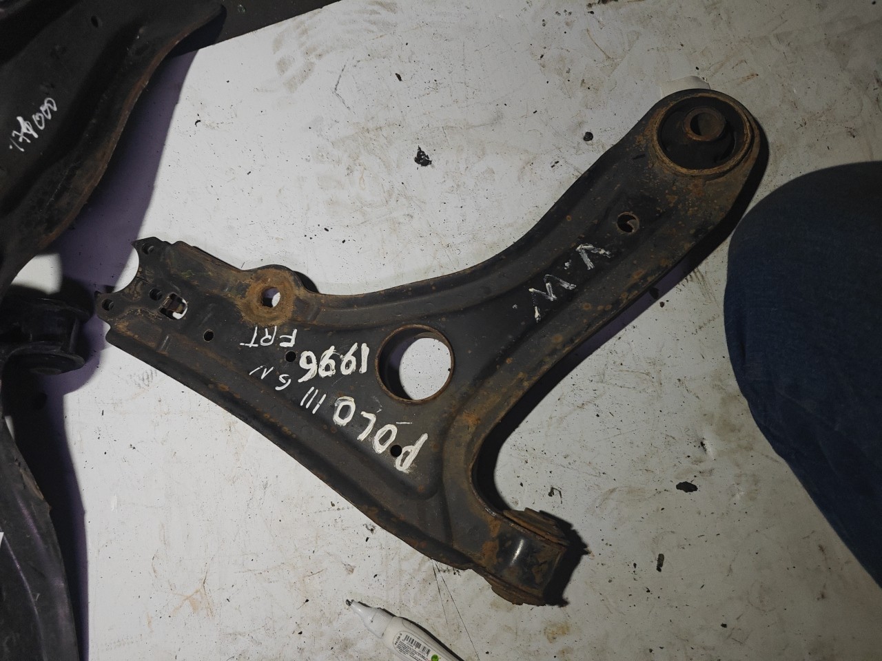 Braço de Suspensão Inferior Frente Esquerdo VOLKSWAGEN POLO (6N1) | 94 - 99