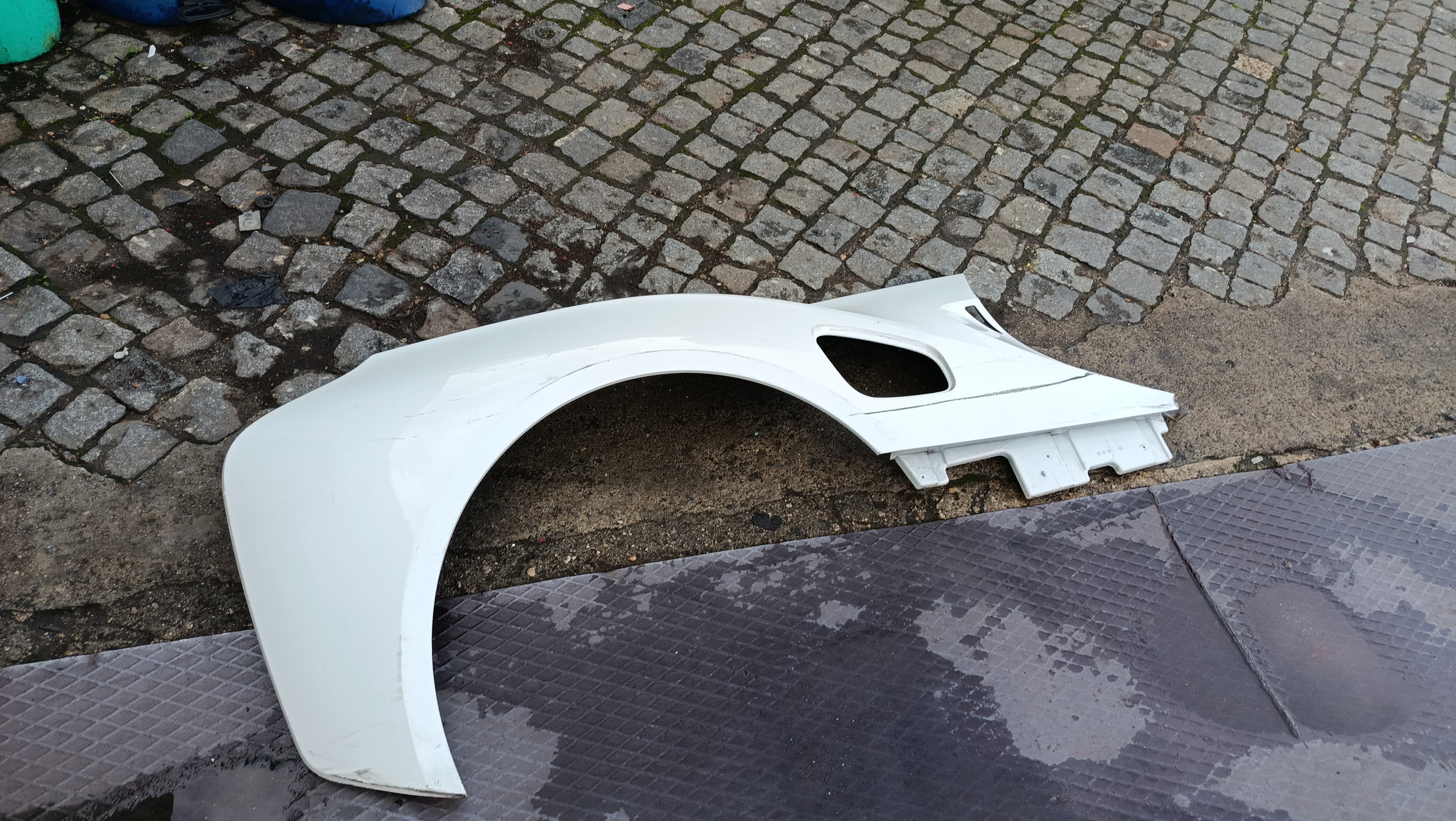 Guarda Lamas Tras Direito BMW i8 (I12) | 14 - 