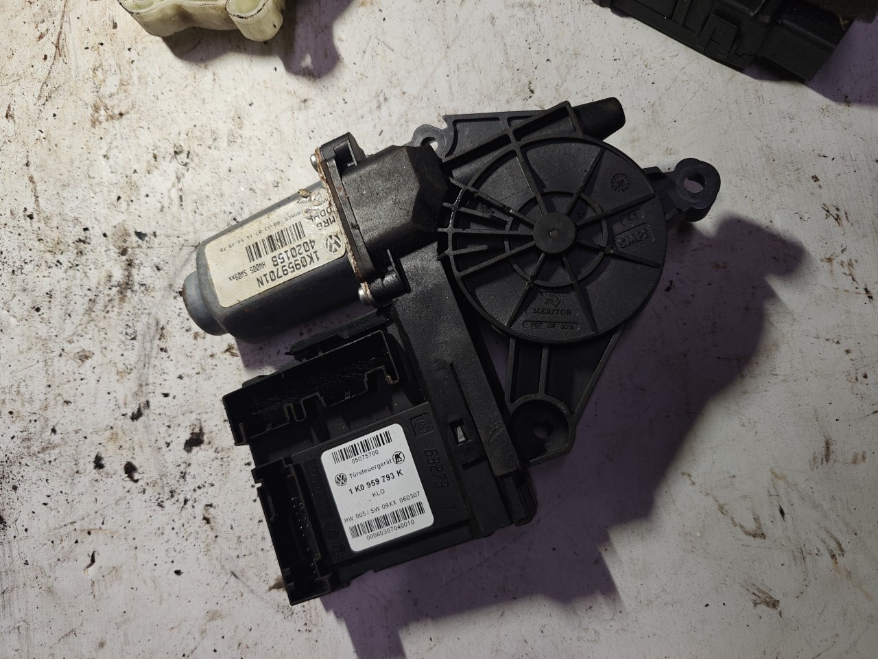 Motor do Elevador de Vidro Frente Direito VOLKSWAGEN GOLF V (1K1) | 03 - 09