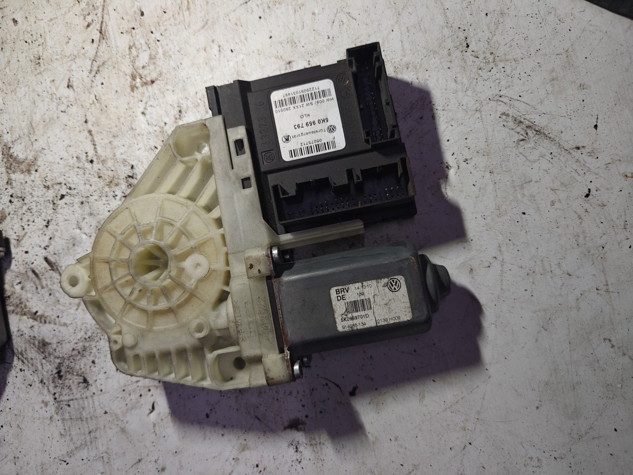 Motor do Elevador de Vidro Frente Direito VOLKSWAGEN GOLF V (1K1) | 03 - 09