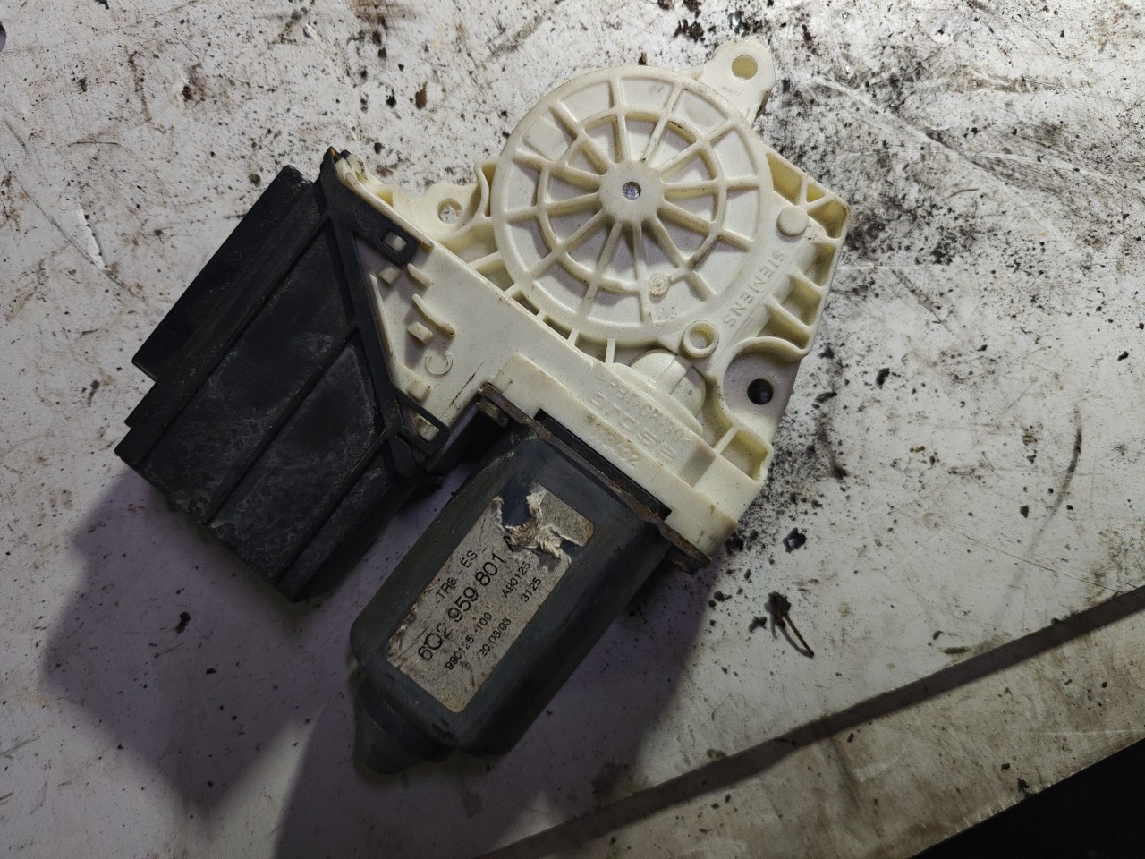 Motor do Elevador de Vidro Frente Direito VOLKSWAGEN GOLF V (1K1) | 03 - 09