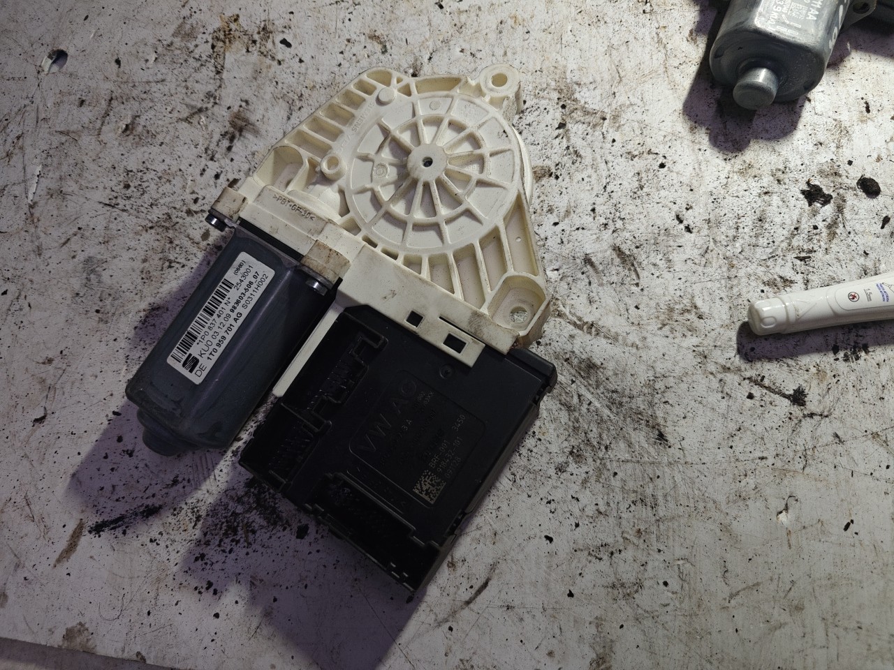 Motor do Elevador de Vidro Frente Direito VOLKSWAGEN GOLF V (1K1) | 03 - 09