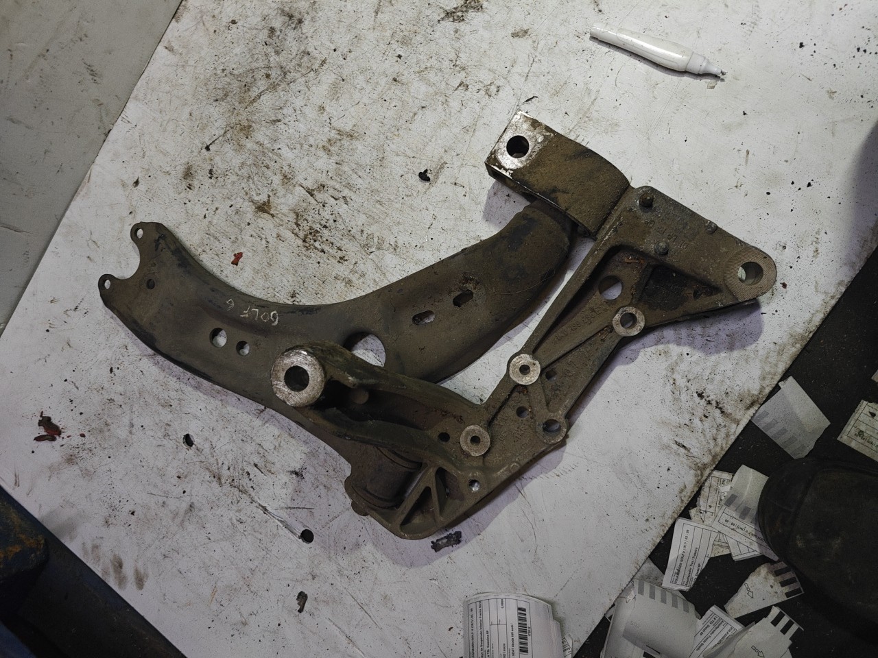 Braço de Suspensão Inferior Frente Direito VOLKSWAGEN GOLF V (1K1) | 03 - 09