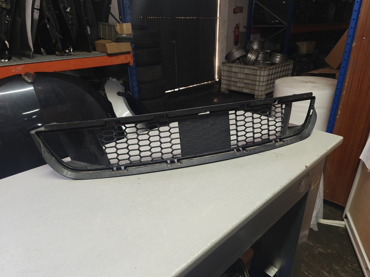 Grelha Inferior Central do Parachoques Frente BMW 6 Cabriolet (F12) | 10 - 18