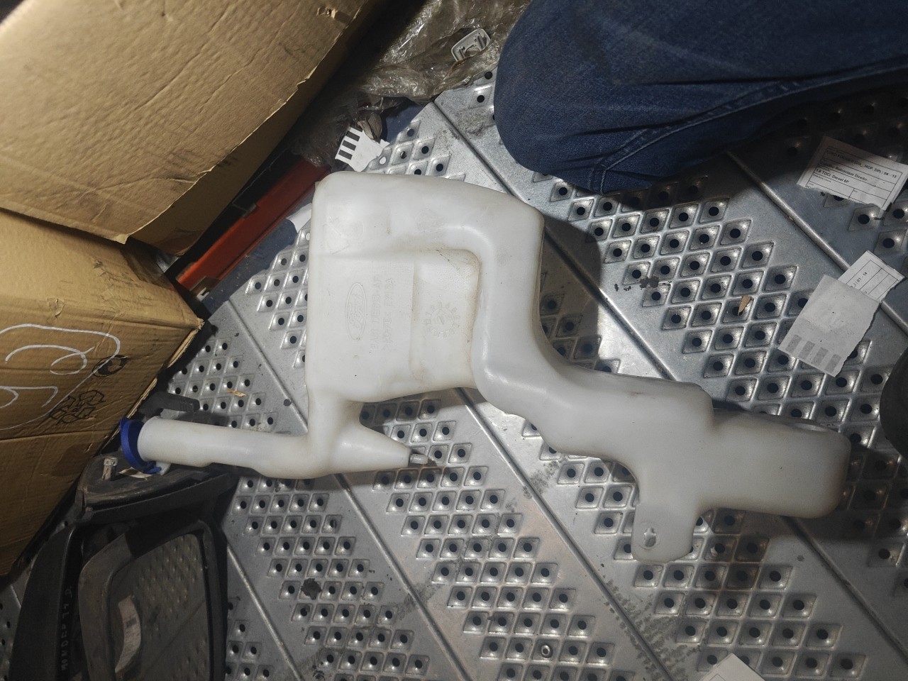 Deposito de Agua do Limpa Vidros FORD FIESTA VI (CB1, CCN) | 08 - 