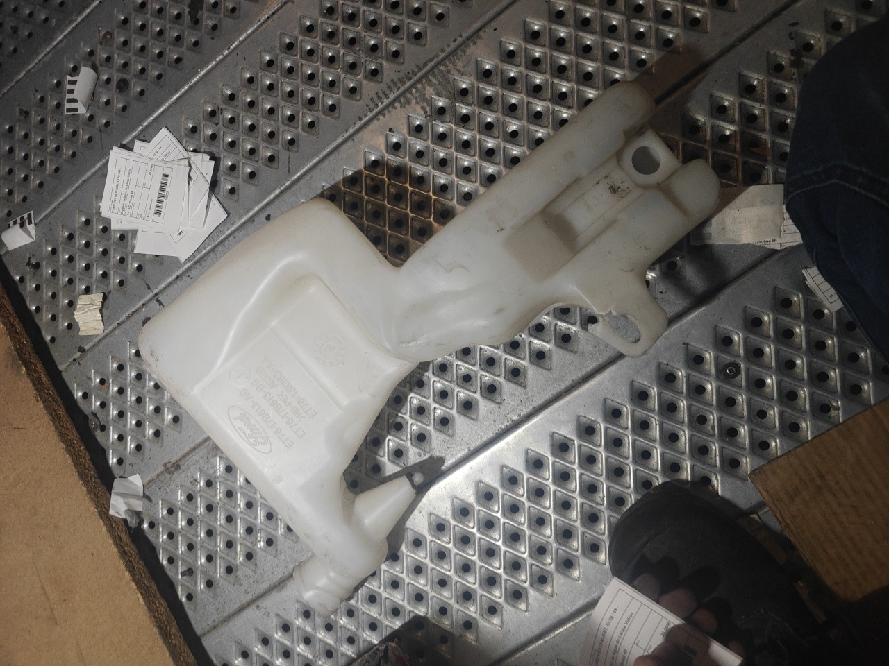 Deposito de Agua do Limpa Vidros FORD FIESTA VI (CB1, CCN) | 08 - 