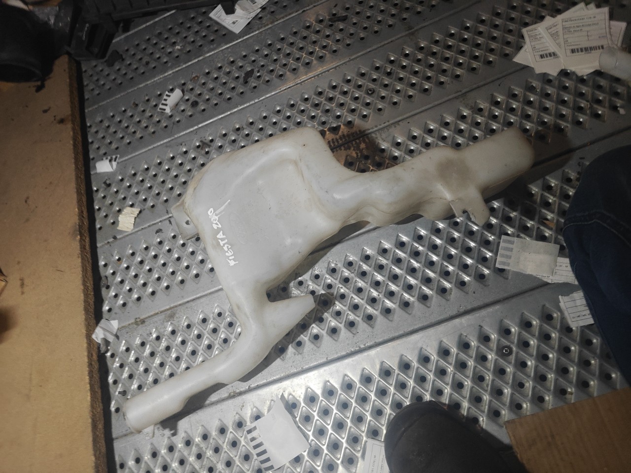 Deposito de Agua do Limpa Vidros FORD FIESTA VI (CB1, CCN) | 08 - 