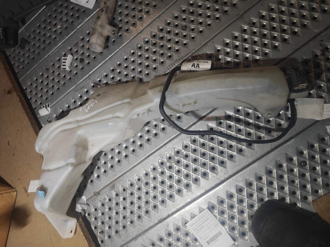Deposito de Agua do Limpa Vidros FORD FIESTA VI (CB1, CCN) | 08 - 