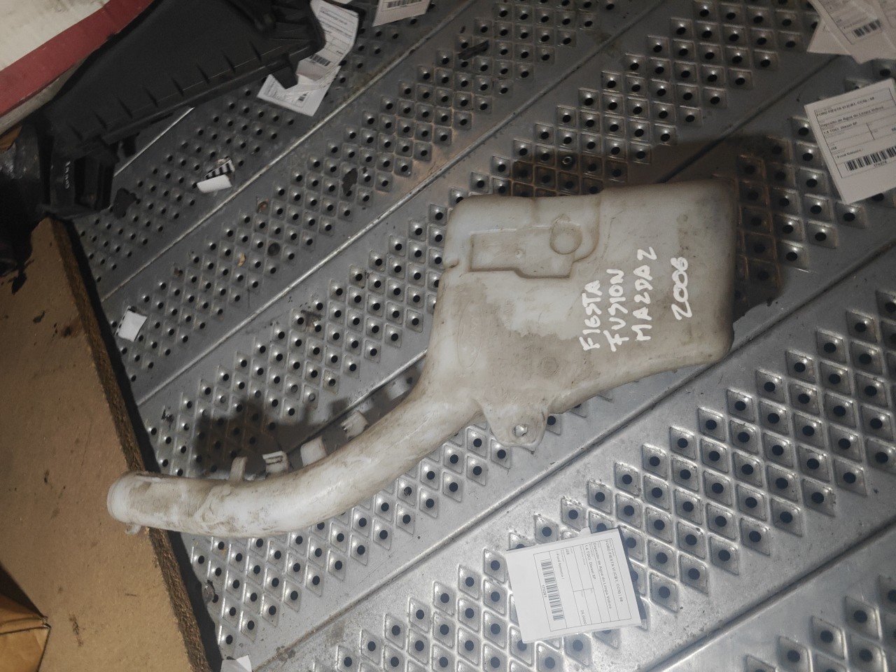 Deposito de Agua do Limpa Vidros FORD FIESTA VI (CB1, CCN) | 08 - 