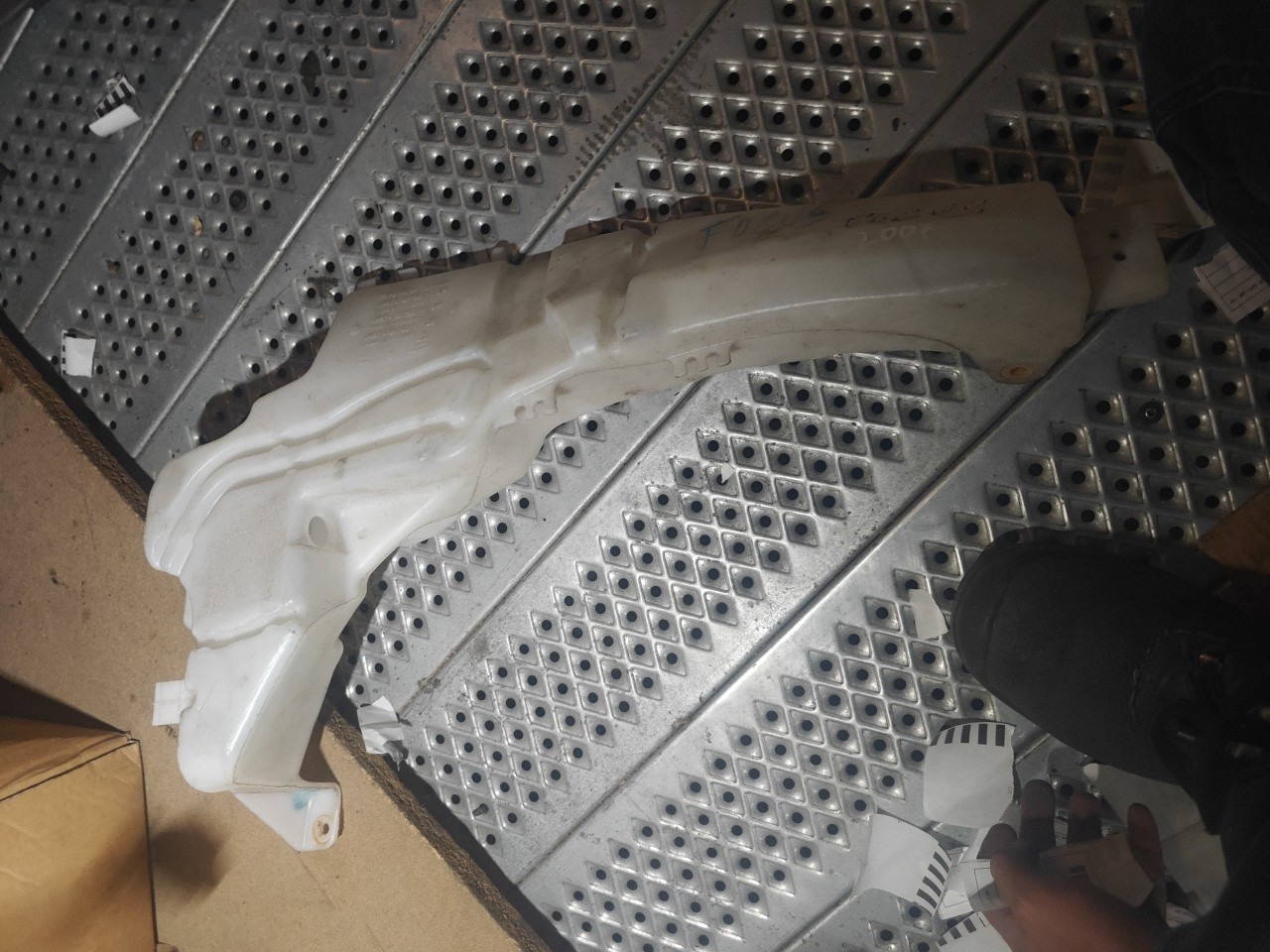 Deposito de Agua do Limpa Vidros FORD FIESTA VI (CB1, CCN) | 08 - 