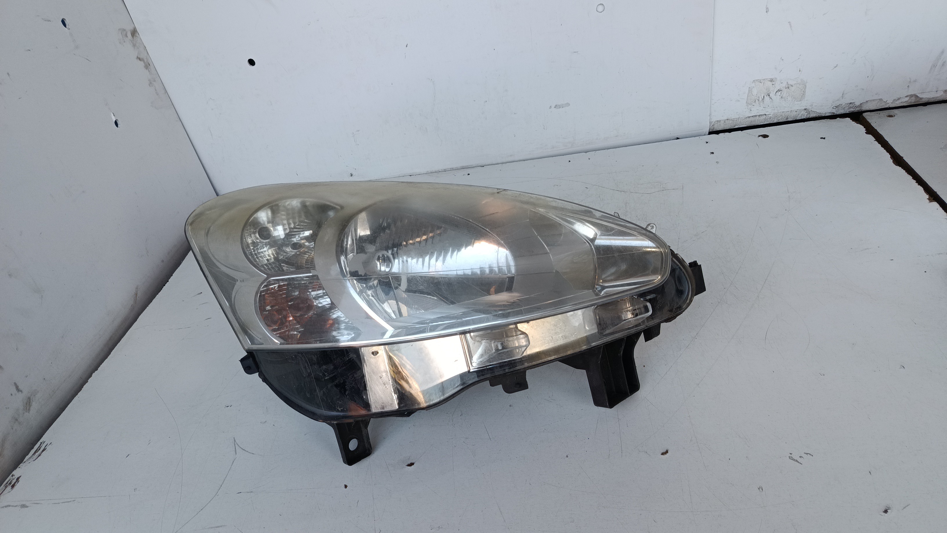 Farol Frente Direito / Otica Direita PEUGEOT PARTNER Caixa | 08 - 