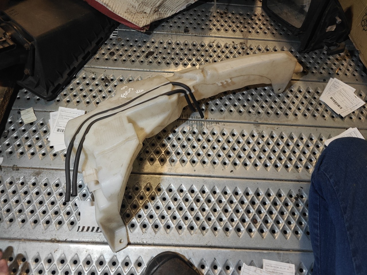 Deposito de Agua do Limpa Vidros FORD FIESTA VI (CB1, CCN) | 08 - 