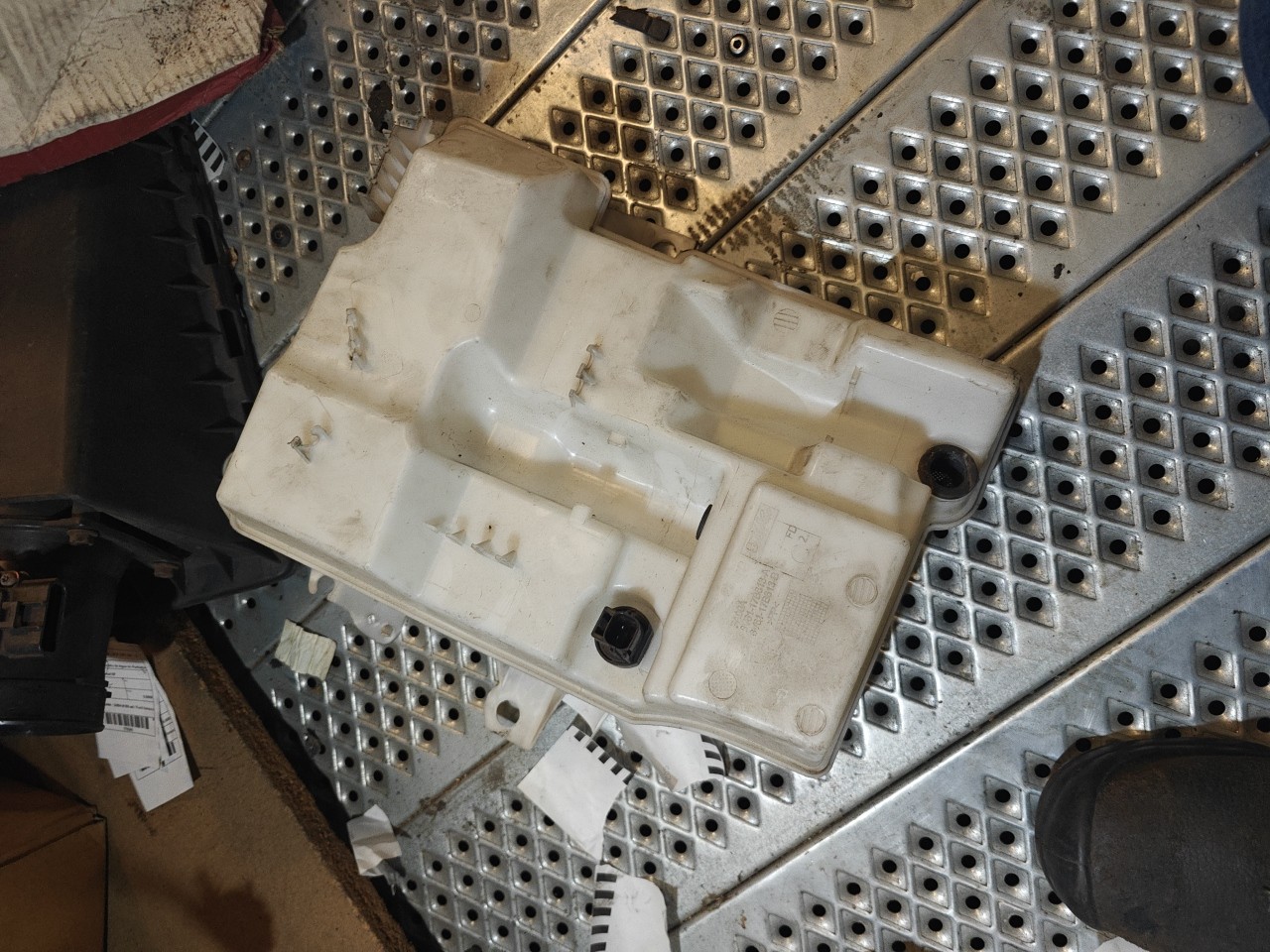 Deposito de Agua do Limpa Vidros FORD FIESTA VI (CB1, CCN) | 08 - 