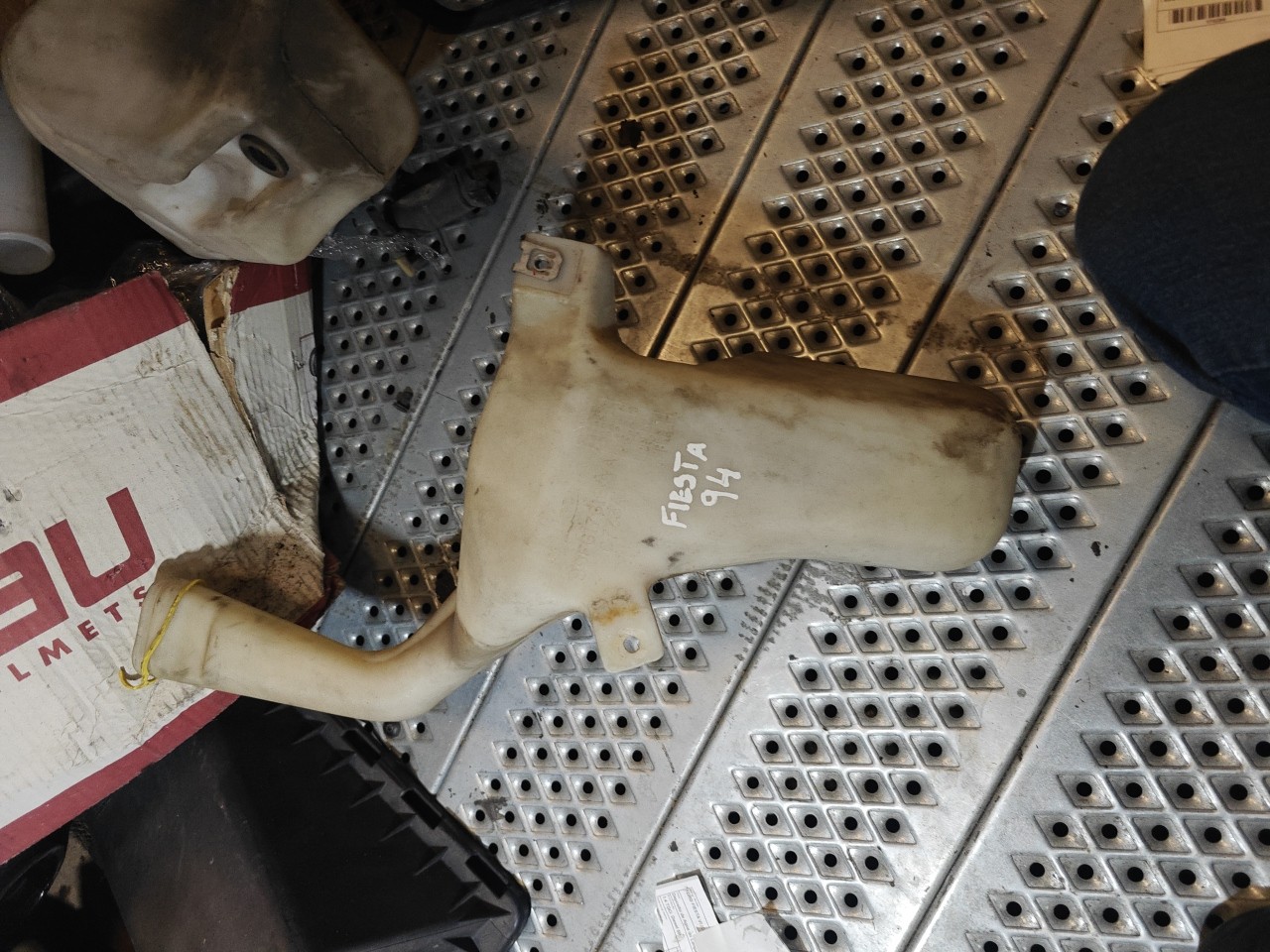 Deposito de Agua do Limpa Vidros FORD FIESTA VI (CB1, CCN) | 08 - 