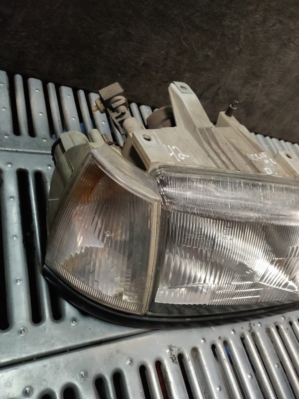 Farol Frente Direito / Otica Direita RENAULT CLIO I (B/C57_, 5/357_) | 90 - 98 Imagem-1
