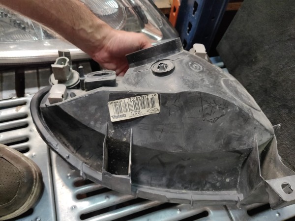 Farol Frente Esquerdo / Otica Esquerda RENAULT CLIO II (BB_, CB_) | 98 -  Imagem-8