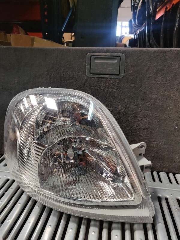 Farol Frente Direito / Otica Direita RENAULT MASTER II Caixa (FD) | 98 - 