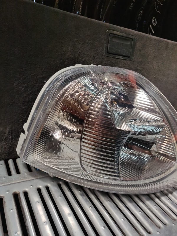 Farol Frente Direito / Otica Direita RENAULT MASTER II Caixa (FD) | 98 -  Imagem-1