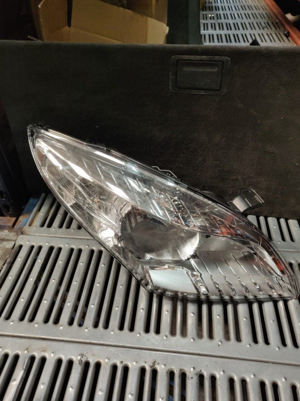 Farol Frente Direito / Otica Direita RENAULT MEGANE III Hatchback (BZ0/1_) | 08 - 